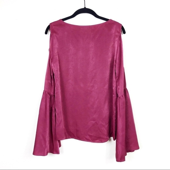 Ro & De Cold Shoulder Lace-Up Bell Sleeve Top XS - Picture 7 of 9